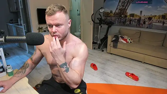 Snapshot of kingjamesuk chatting on January 15, 1:05 pm kingjamesuk online show from January 15, 1:05 pm