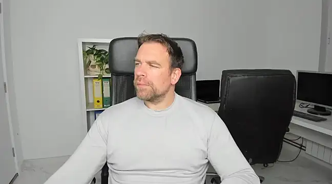 John-E-Dough online show from December 3, 5:09 am