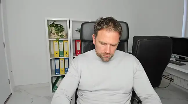 John-E-Dough online show from December 3, 8:16 am