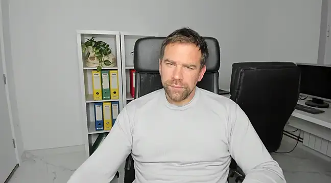 John-E-Dough online show from December 4, 4:54 am