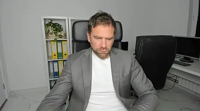 John-E-Dough online show from December 6, 5:53 am