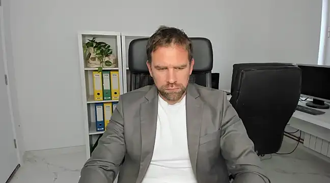 John-E-Dough online show from December 6, 8:59 am