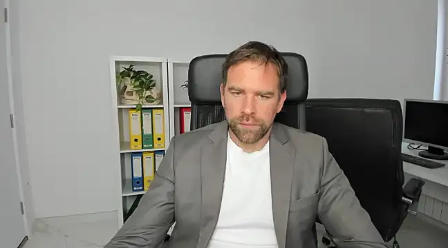 John-E-Dough online show from December 7, 8:44 am