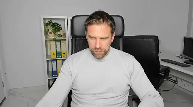 John-E-Dough online show from December 9, 4:45 am