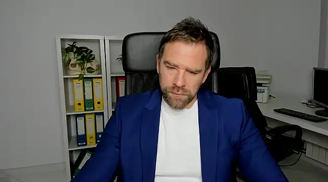 John-E-Dough online show from December 12, 5:42 am