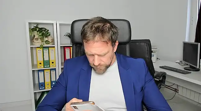 John-E-Dough online show from December 14, 8:02 am