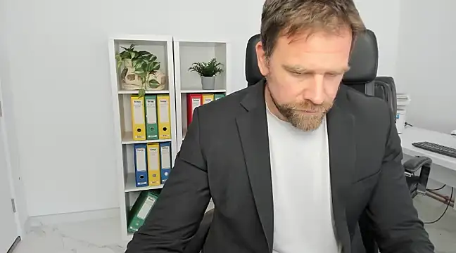 John-E-Dough online show from December 17, 8:12 am