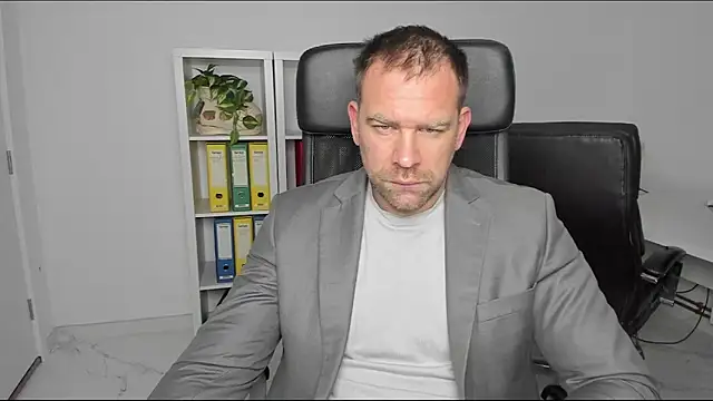 John-E-Dough online show from December 26, 5:04 am