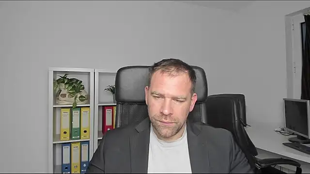 John-E-Dough online show from December 27, 5:52 am