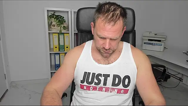 John-E-Dough online show from December 31, 6:05 am