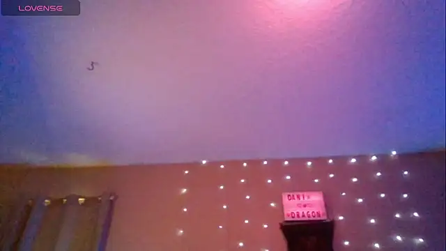 Snapshot of Dani_Dragon69 chatting on December 11, 9:45 pm Dani Dragon69 online show from December 11, 9:45 pm