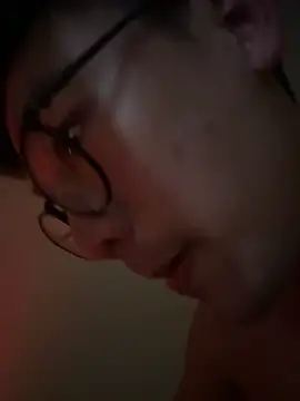 Snapshot of ex199212 chatting on February 11, 2:35 am ex199212 online show from February 11, 2:35 am