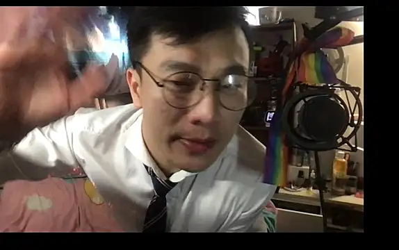 Snapshot of ex199212 chatting on February 13, 4:43 am ex199212 online show from February 13, 4:43 am