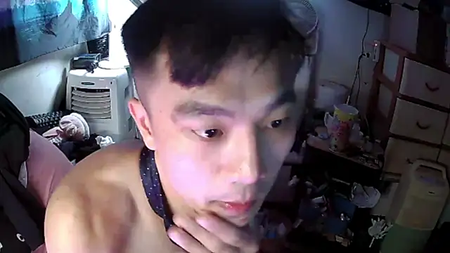 Snapshot of ex199212 chatting on March 6, 8:19 am ex199212 online show from March 6, 8:19 am