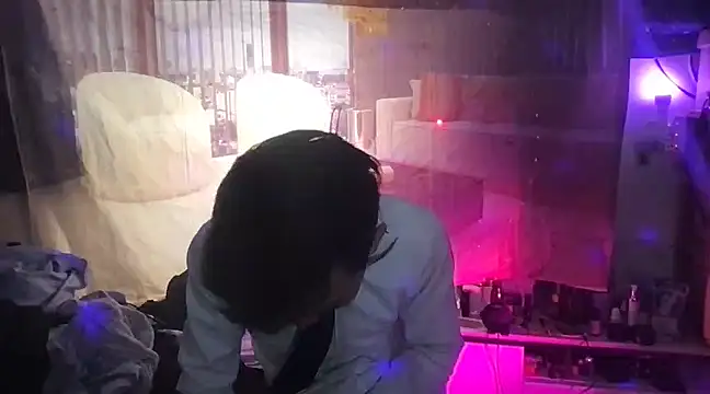 Snapshot of ex199212 chatting on March 20, 3:23 am ex199212 online show from March 20, 3:23 am