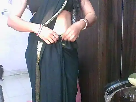 Snapshot of santurmom chatting on February 6, 7:17 pm santurmom online show from February 6, 7:17 pm