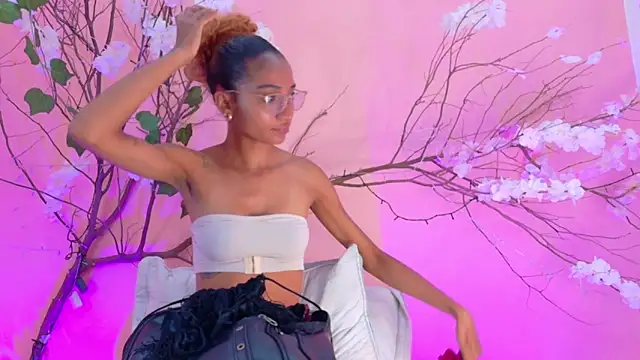 Charlotte Love10 online show from March 14, 11:59 am