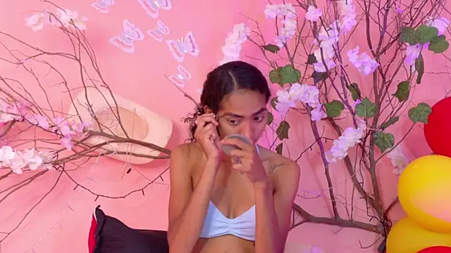 Snapshot of Charlotte_Love10 chatting on May 28, 12:57 pm Charlotte Love10 online show from May 28, 12:57 pm