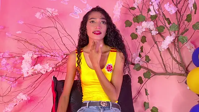 Snapshot of Charlotte_Love10 chatting on May 31, 9:38 pm Charlotte Love10 online show from May 31, 9:38 pm