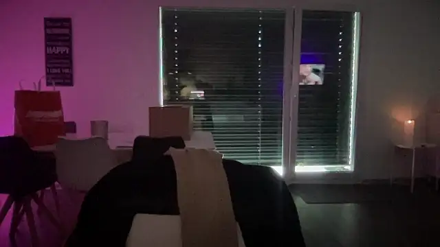 Snapshot of WilloGirl chatting on March 16, 9:05 am WilloGirl online show from March 16, 9:05 am