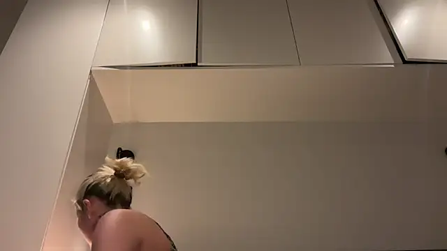 Leylah Linda online show from March 12, 8:59 pm