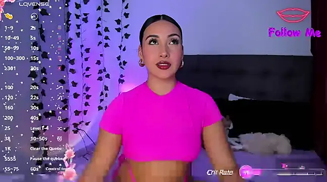 Snapshot of charlotte_james0 chatting on December 10, 1:43 am charlotte james0 online show from December 10, 1:43 am