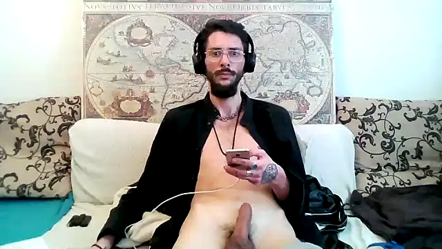 Snapshot of casualtimepassenger chatting on March 18, 1:09 pm casualtimepassenger online show from March 18, 1:09 pm