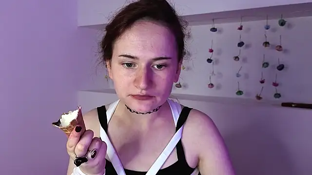 Snapshot of L1ittle_kitty_ chatting on June 23, 5:27 am L1ittle kitty online show from June 23, 5:27 am