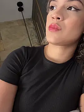 Snapshot of Alisha-Bond chatting on June 11, 12:32 am Alisha-Bond online show from June 11, 12:32 am