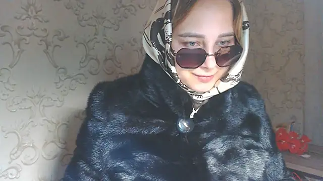 Snapshot of DolphinDreams chatting on July 15, 1:33 am DolphinDreams online show from July 15, 1:33 am