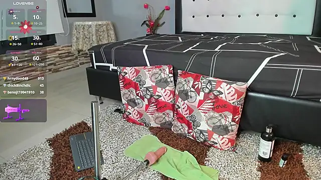 valeria hurtado online show from December 18, 5:04 am