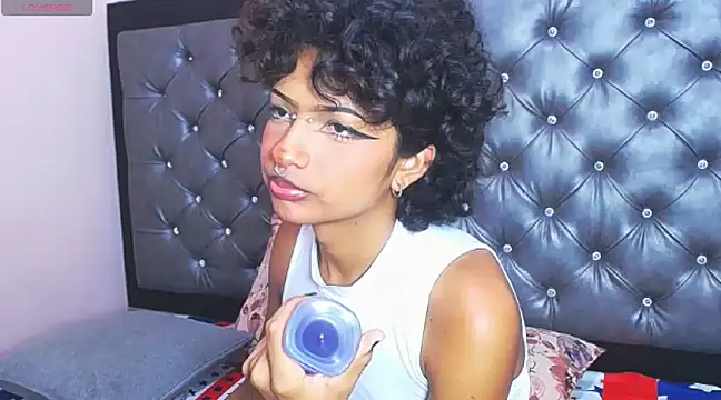 Snapshot of ToshiaKimich chatting on January 17, 2:18 am ToshiaKimich online show from January 17, 2:18 am