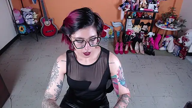 Snapshot of MissMiia2 chatting on December 30, 3:57 pm MissMiia2 online show from December 30, 3:57 pm