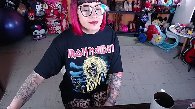 Snapshot of MissMiia2 chatting on October 23, 2:27 pm MissMiia2 online show from October 23, 2:27 pm