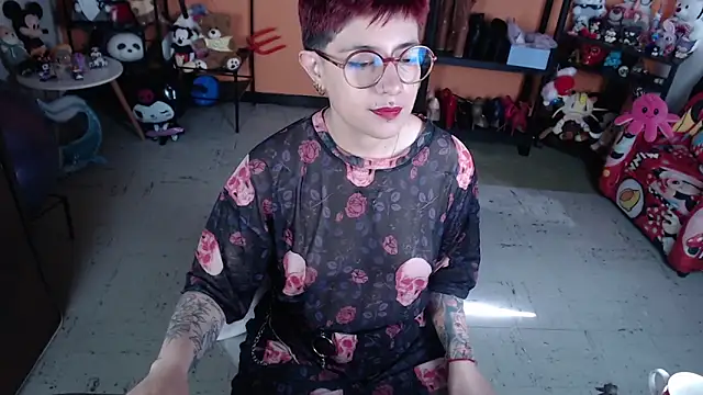 Snapshot of MissMiia2 chatting on May 15, 2:13 pm MissMiia2 online show from May 15, 2:13 pm