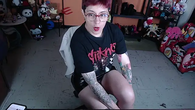 Snapshot of MissMiia2 chatting on May 25, 2:23 pm MissMiia2 online show from May 25, 2:23 pm