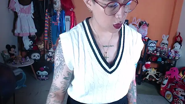 Snapshot of MissMiia2 chatting on June 2, 12:40 pm MissMiia2 online show from June 2, 12:40 pm