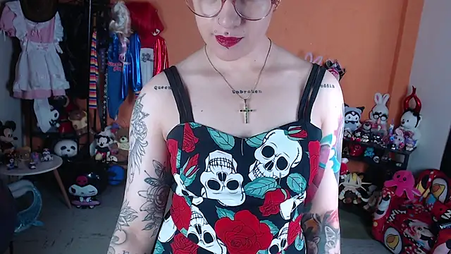Snapshot of MissMiia2 chatting on June 3, 1:03 pm MissMiia2 online show from June 3, 1:03 pm