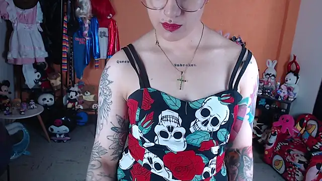 Snapshot of MissMiia2 chatting on June 3, 2:33 pm MissMiia2 online show from June 3, 2:33 pm