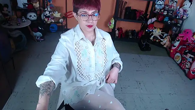 Snapshot of MissMiia2 chatting on June 18, 10:19 am MissMiia2 online show from June 18, 10:19 am
