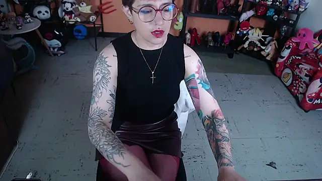 Snapshot of MissMiia2 chatting on June 25, 1:04 pm MissMiia2 online show from June 25, 1:04 pm