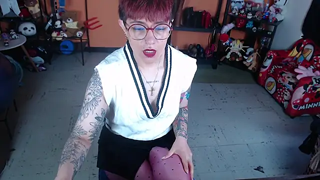 Snapshot of MissMiia2 chatting on July 24, 1:20 pm MissMiia2 online show from July 24, 1:20 pm