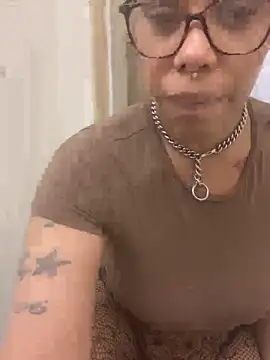 Snapshot of Princess_Desirae chatting on May 5, 6:32 am Princess Desirae online show from May 5, 6:32 am