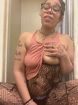 Snapshot of Princess_Desirae chatting on May 12, 6:21 am Princess Desirae online show from May 12, 6:21 am