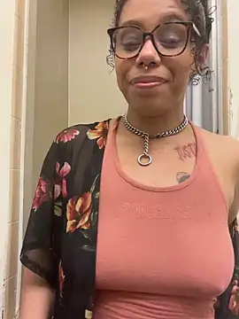 Snapshot of Princess_Desirae chatting on May 16, 10:36 am Princess Desirae online show from May 16, 10:36 am