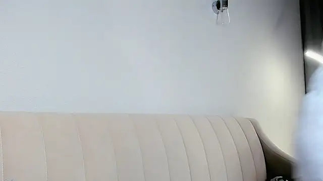 Snapshot of LilianSwall chatting on October 17, 12:52 pm LilianSwall online show from October 17, 12:52 pm