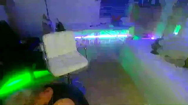 Snapshot of GymBoyVan chatting on December 2, 8:09 am GymBoyVan online show from December 2, 8:09 am