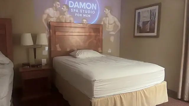 Snapshot of GymBoyVan chatting on November 17, 2:06 am GymBoyVan online show from November 17, 2:06 am