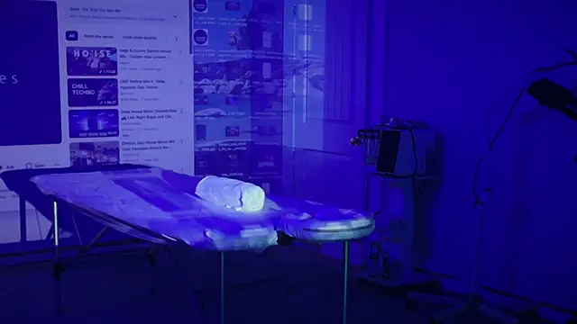 Snapshot of GymBoyVan chatting on February 5, 4:50 am GymBoyVan online show from February 5, 4:50 am