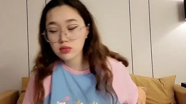 Snapshot of Jennatyan chatting on June 5, 2:51 am Jennatyan online show from June 5, 2:51 am